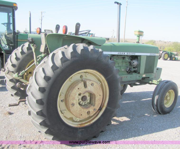 image for item B2016 1977 John Deere 2840 tractor