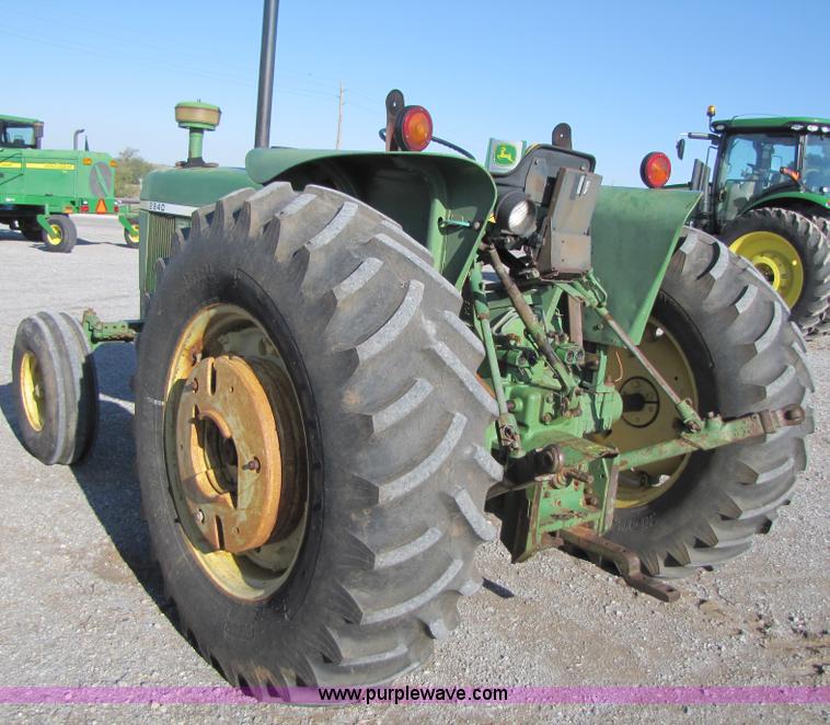 image for item B2016 1977 John Deere 2840 tractor