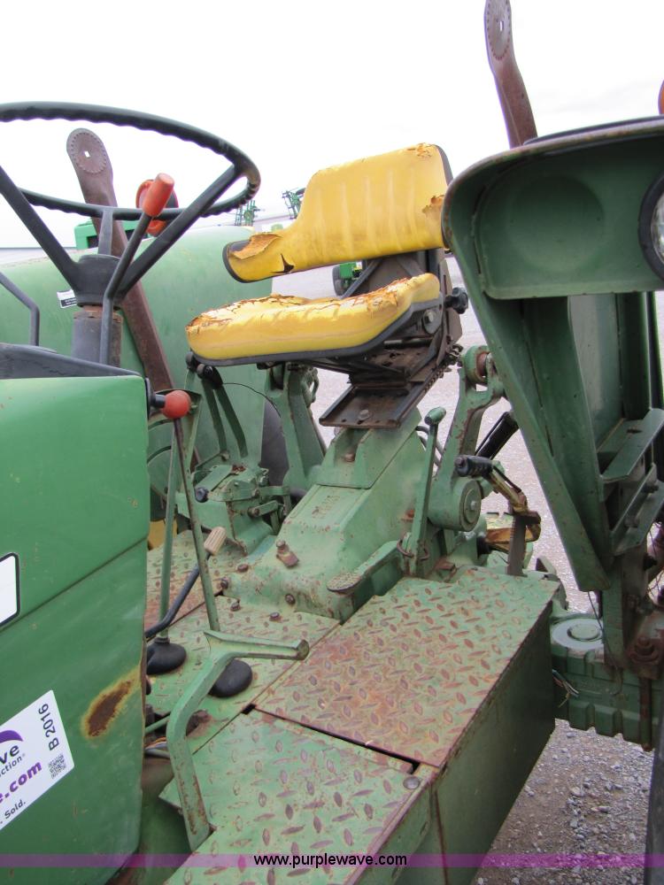 image for item B2016 1977 John Deere 2840 tractor