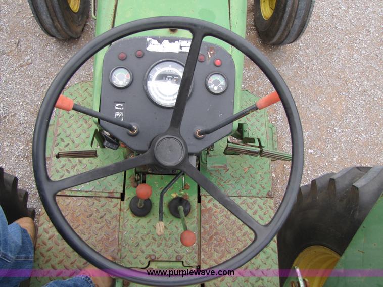 image for item B2016 1977 John Deere 2840 tractor