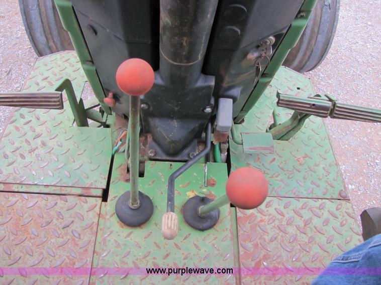 image for item B2016 1977 John Deere 2840 tractor