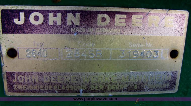 image for item B2016 1977 John Deere 2840 tractor