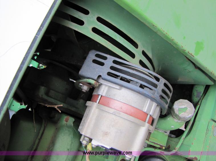 image for item B2016 1977 John Deere 2840 tractor