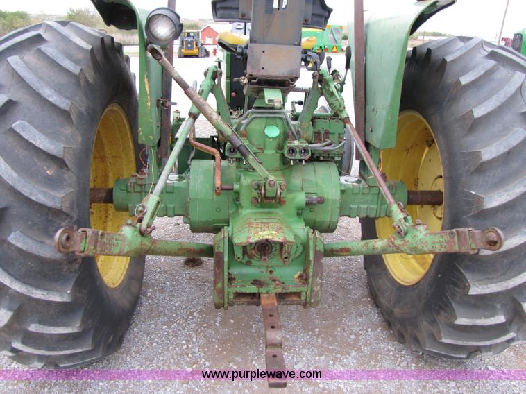 image for item B2016 1977 John Deere 2840 tractor