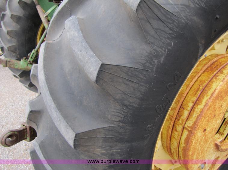 image for item B2016 1977 John Deere 2840 tractor