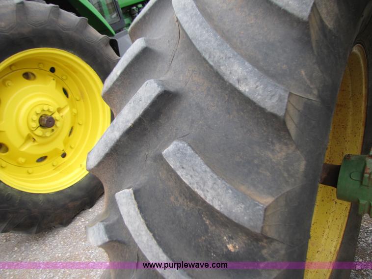 image for item B2016 1977 John Deere 2840 tractor