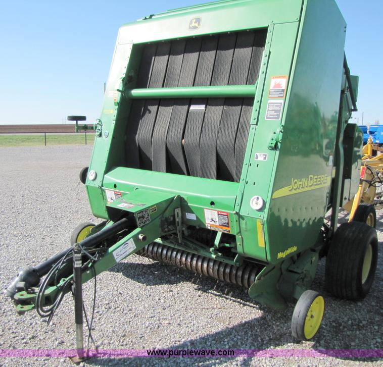 image for item B2017 2002 John Deere 567 round baler