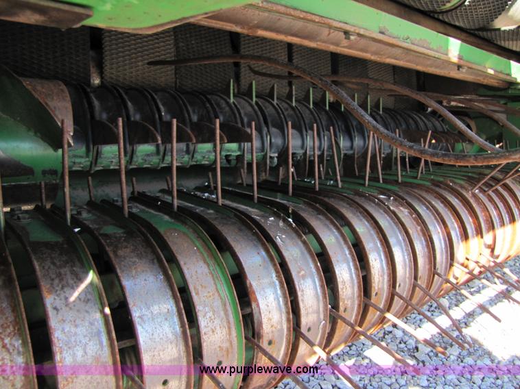 image for item B2017 2002 John Deere 567 round baler