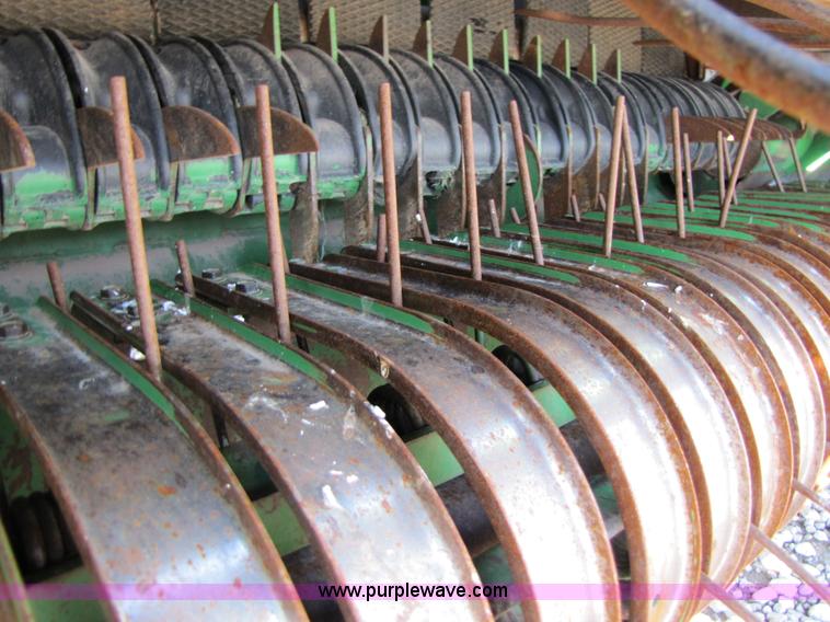 image for item B2017 2002 John Deere 567 round baler