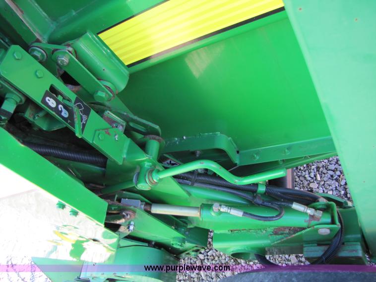 image for item B2017 2002 John Deere 567 round baler