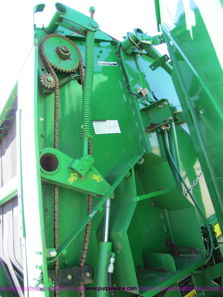 image for item B2017 2002 John Deere 567 round baler