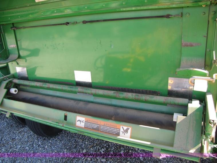 image for item B2017 2002 John Deere 567 round baler