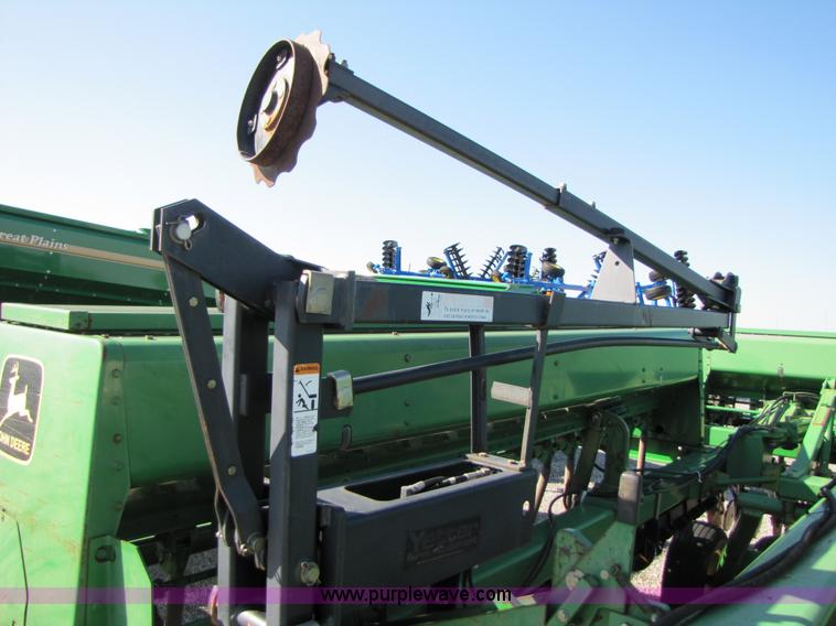 image for item B2018 1996 John Deere 455 35' grain drill