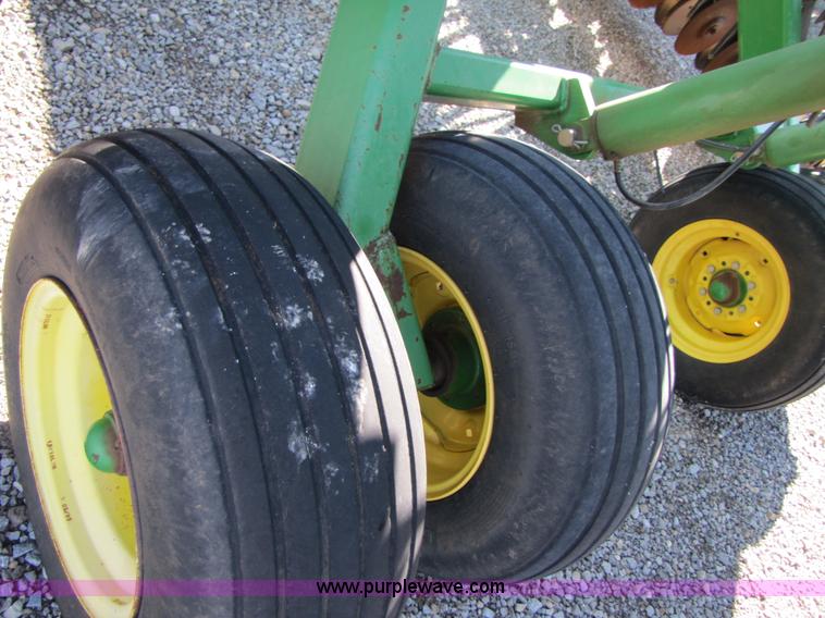 image for item B2018 1996 John Deere 455 35' grain drill