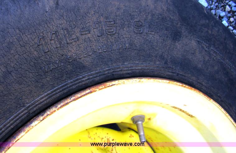 image for item B2018 1996 John Deere 455 35' grain drill