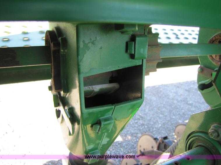 image for item B2018 1996 John Deere 455 35' grain drill