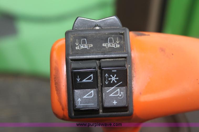 image for item B8652 2004 John Deere 4895 swather