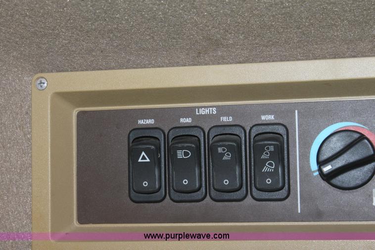 image for item B8652 2004 John Deere 4895 swather