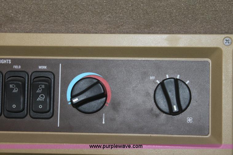 image for item B8652 2004 John Deere 4895 swather