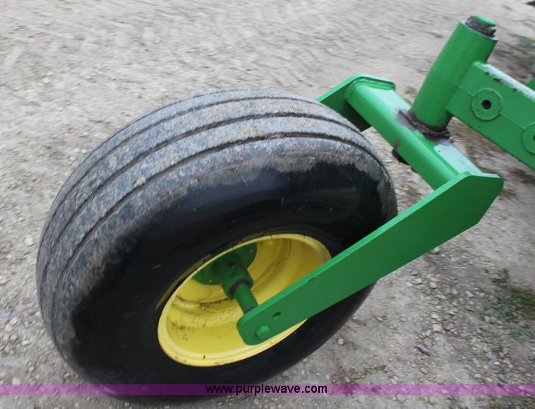 image for item B8652 2004 John Deere 4895 swather