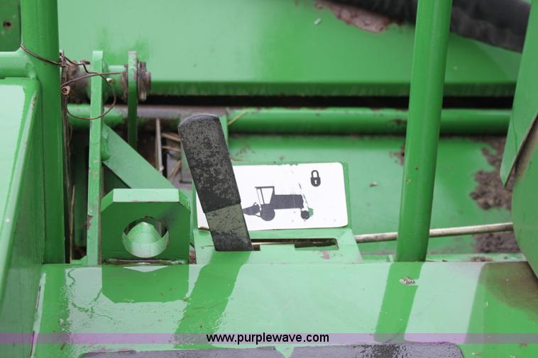 image for item B8652 2004 John Deere 4895 swather