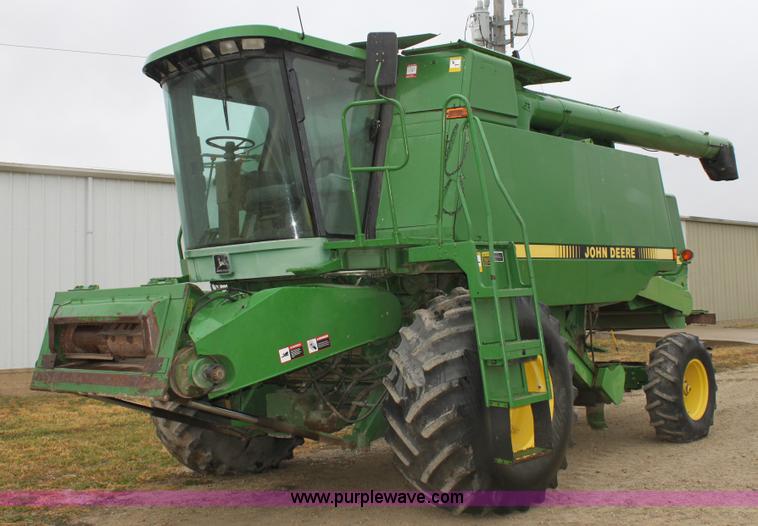 image for item B8653 1991 John Deere 9500 combine