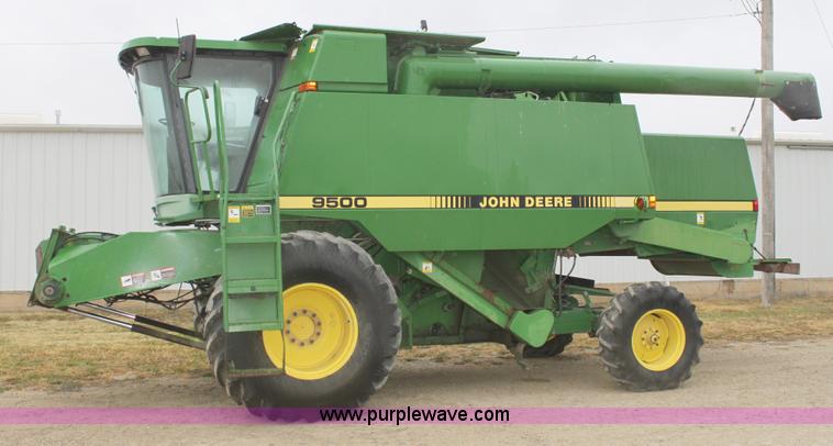 image for item B8653 1991 John Deere 9500 combine