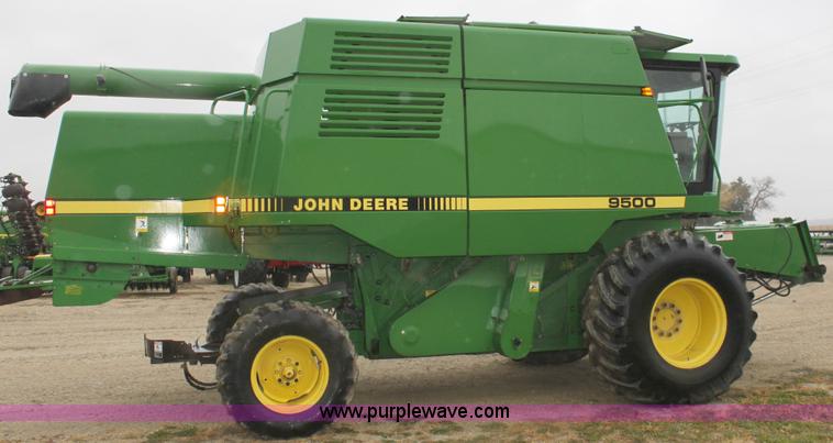 image for item B8653 1991 John Deere 9500 combine