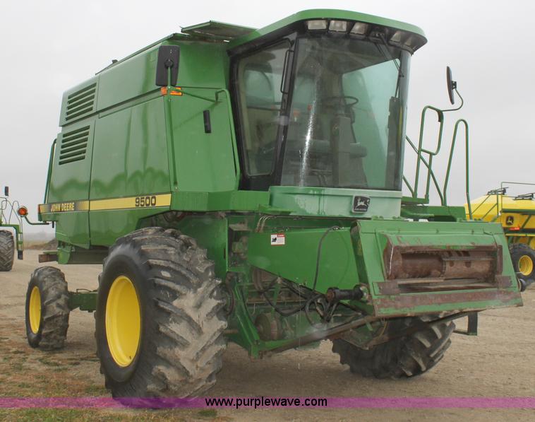 image for item B8653 1991 John Deere 9500 combine