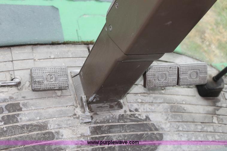 image for item B8653 1991 John Deere 9500 combine