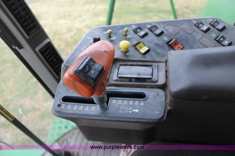 image for item B8653 1991 John Deere 9500 combine