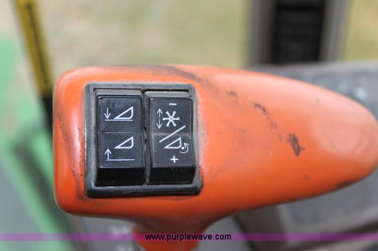 image for item B8653 1991 John Deere 9500 combine