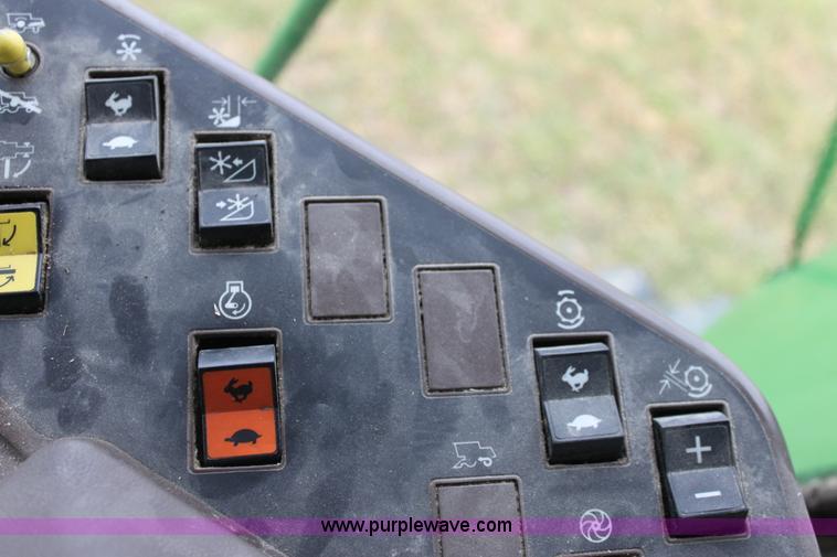 image for item B8653 1991 John Deere 9500 combine