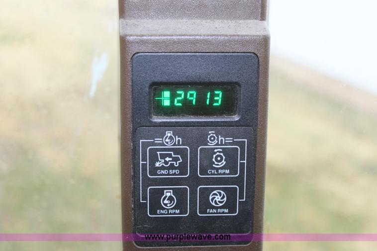 image for item B8653 1991 John Deere 9500 combine