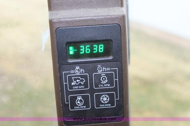 image for item B8653 1991 John Deere 9500 combine