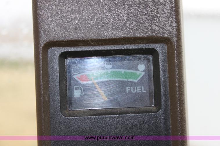 image for item B8653 1991 John Deere 9500 combine