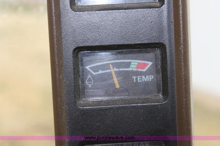 image for item B8653 1991 John Deere 9500 combine