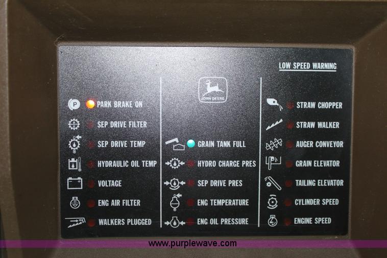 image for item B8653 1991 John Deere 9500 combine