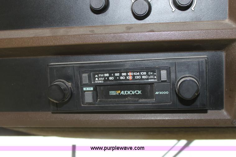 image for item B8653 1991 John Deere 9500 combine