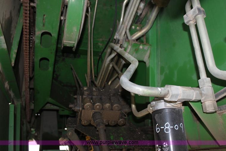 image for item B8653 1991 John Deere 9500 combine