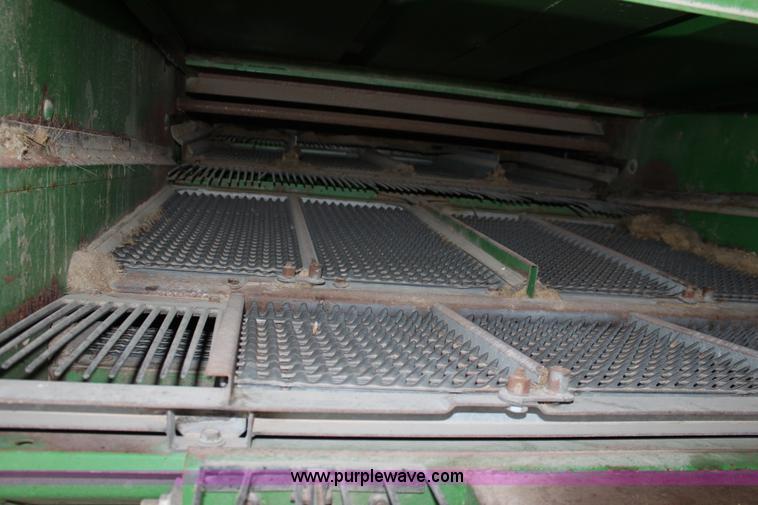 image for item B8653 1991 John Deere 9500 combine