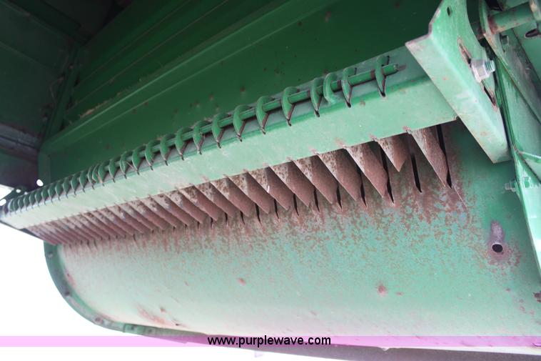 image for item B8653 1991 John Deere 9500 combine