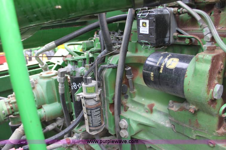 image for item B8653 1991 John Deere 9500 combine