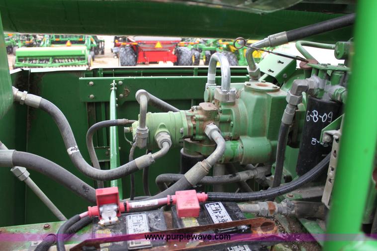 image for item B8653 1991 John Deere 9500 combine