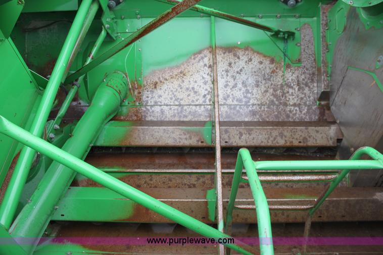 image for item B8653 1991 John Deere 9500 combine