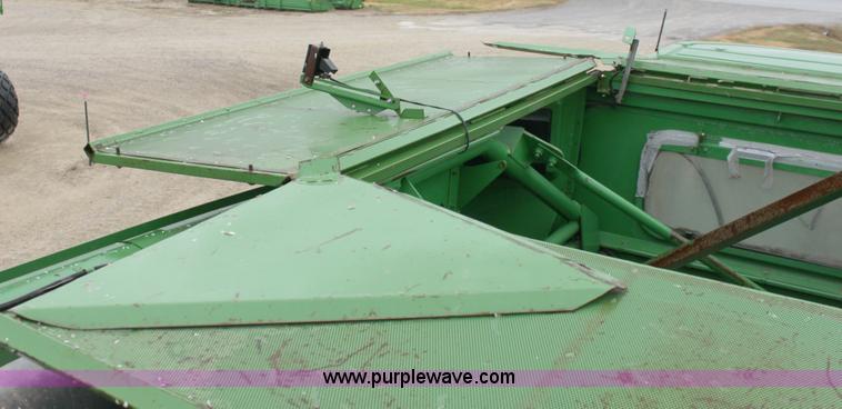 image for item B8653 1991 John Deere 9500 combine