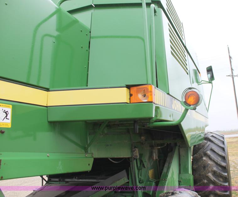 image for item B8653 1991 John Deere 9500 combine