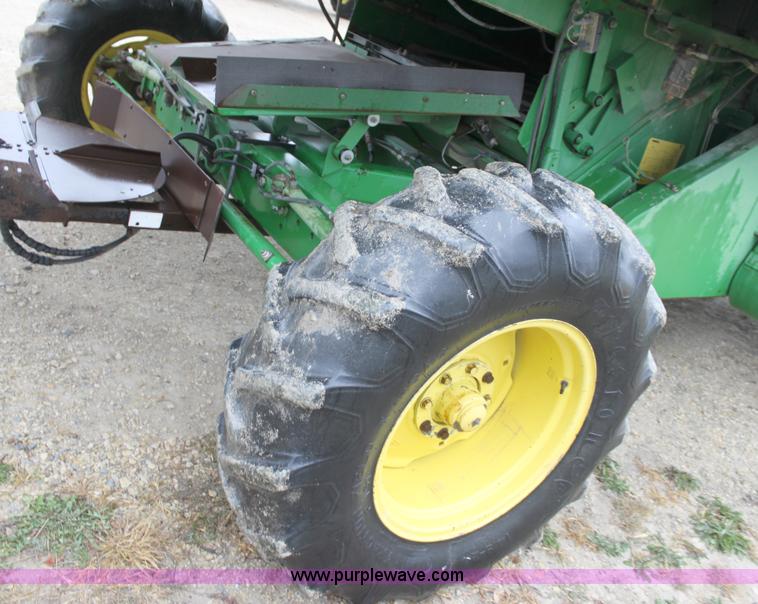 image for item B8653 1991 John Deere 9500 combine