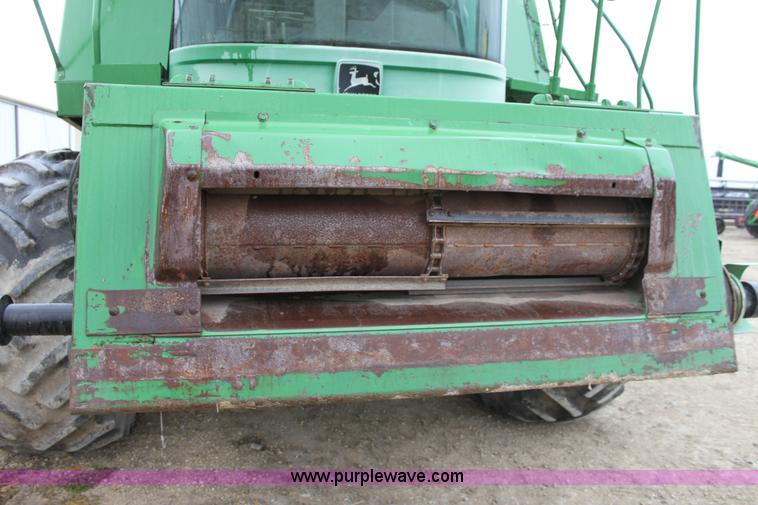 image for item B8653 1991 John Deere 9500 combine