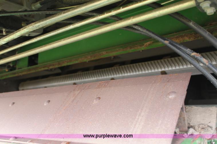 image for item B8653 1991 John Deere 9500 combine